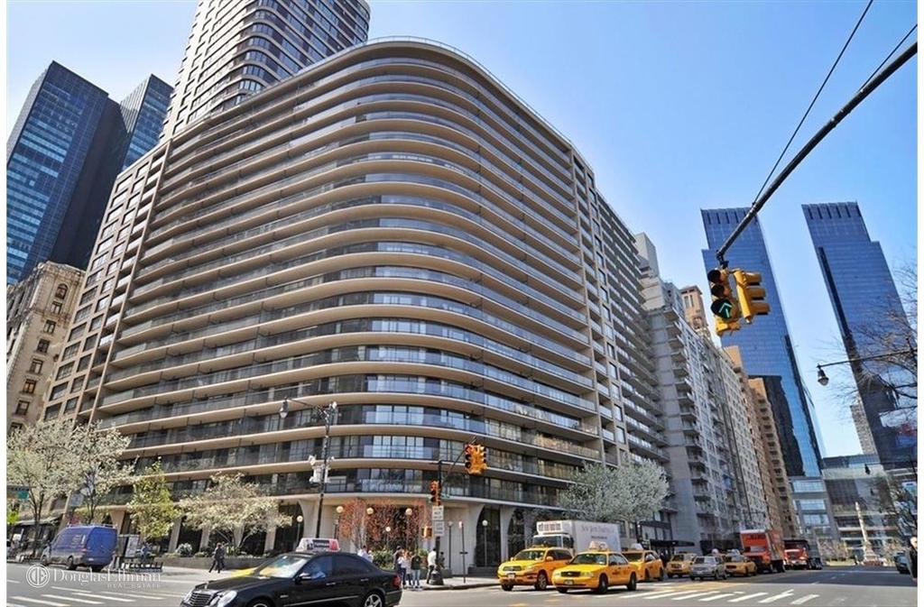 200 Central Park South - Photo 3