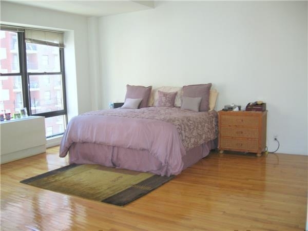 East 86th Street - Photo 1