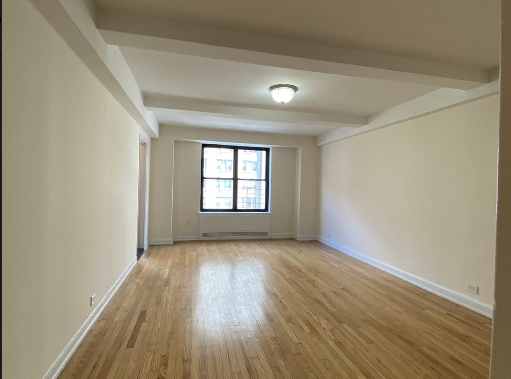 200 West 15th Street - Photo 0