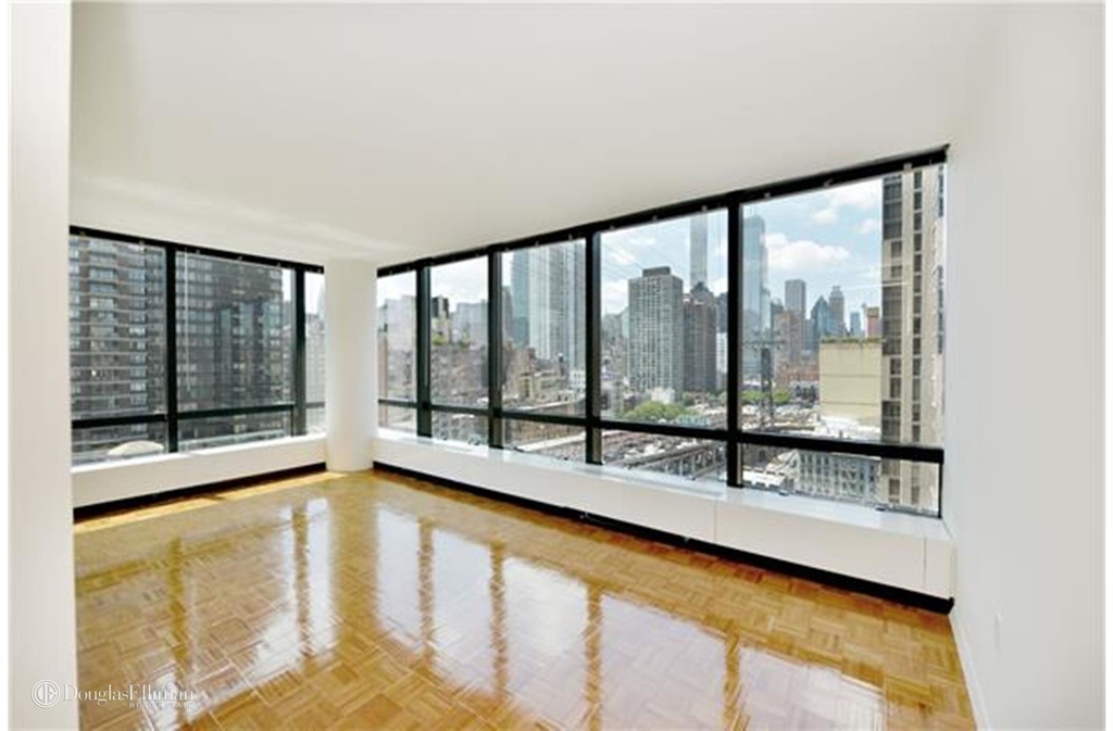 420 East 61st St - Photo 1