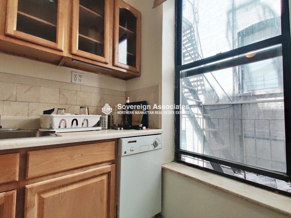 3135 Broadway - Photo 15