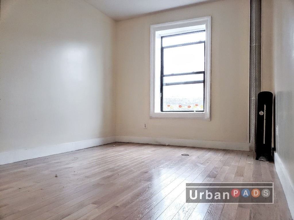 2391 Bedford Ave - Photo 3