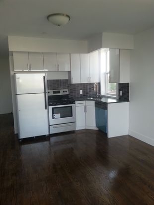 490 ocean Pkwy  - Photo 2