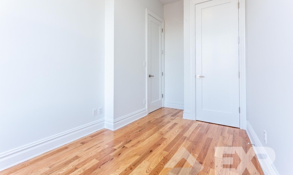 333 Tompkins Avenue - Photo 4