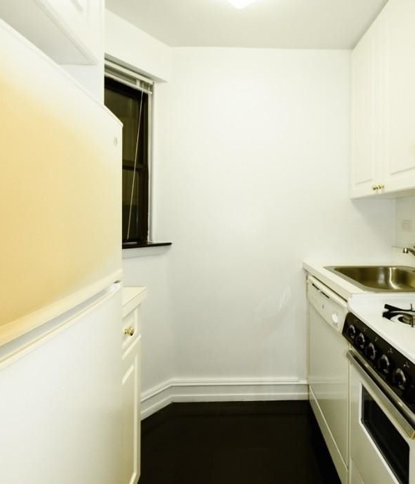 426 East 81st  - Photo 2