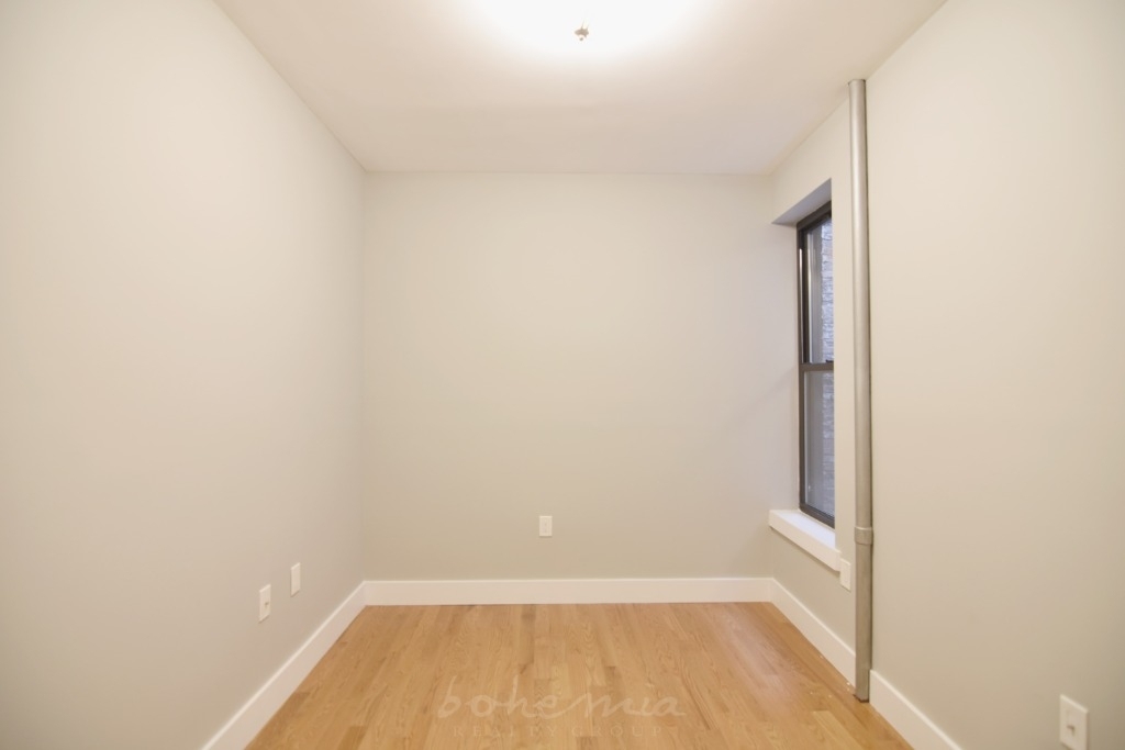 121 Vermilyea Avenue - Photo 3