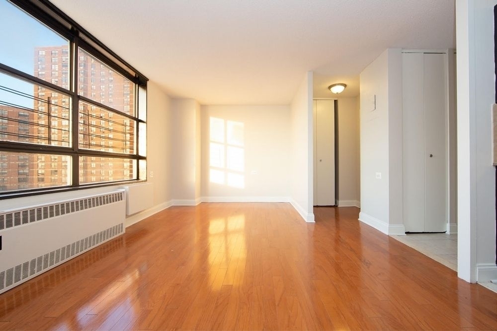 3333 Broadway - Photo 2