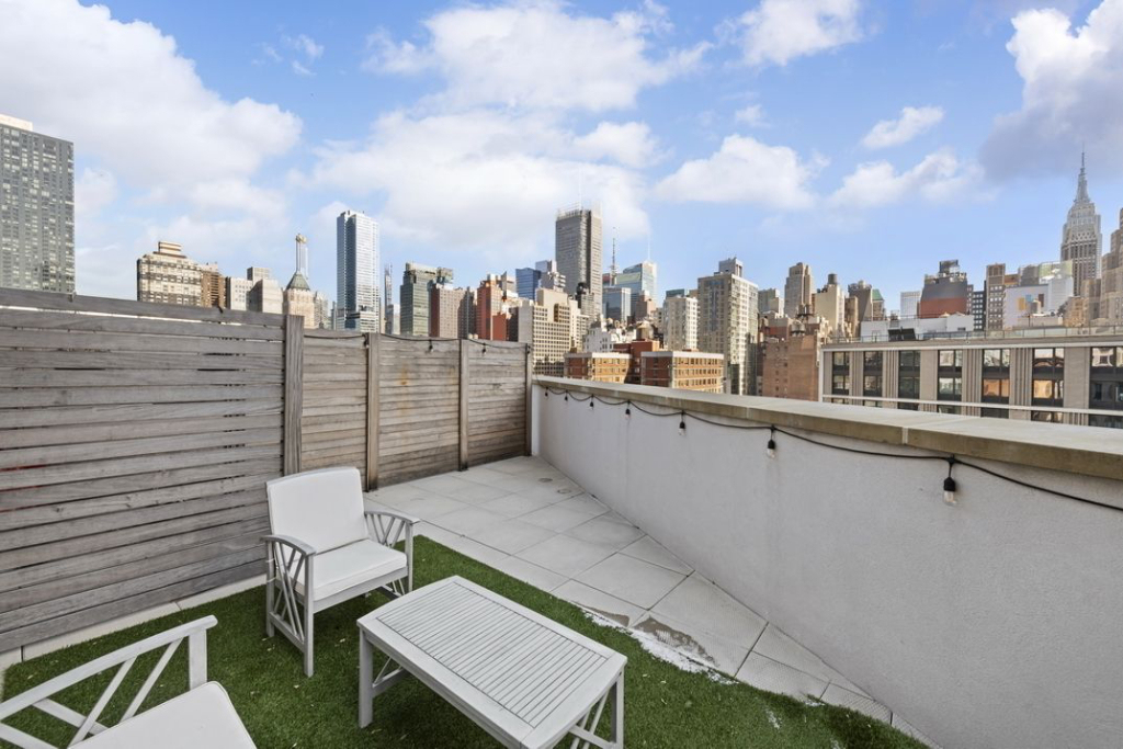 445 West 35th Street - Photo 6