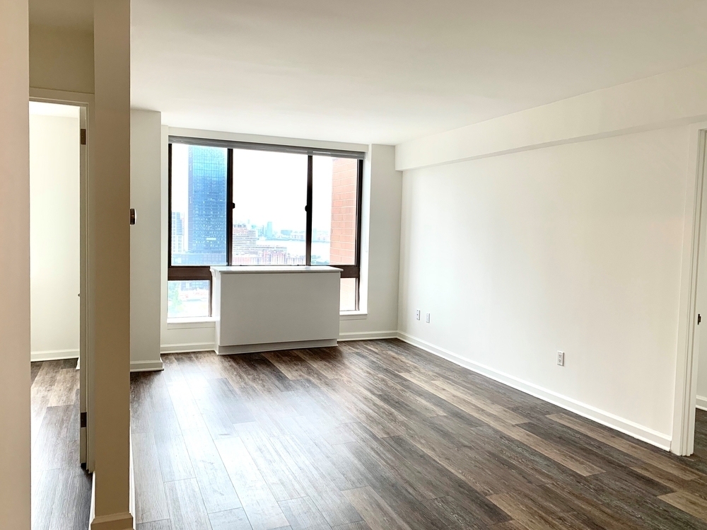  west 43rd street  10th avenue  - Photo 2