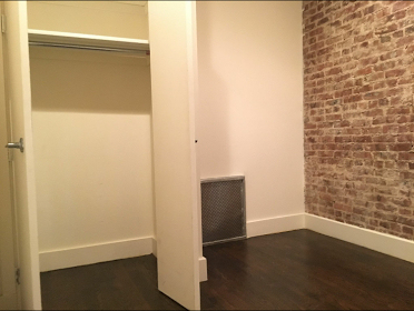 1486 Bedford Ave - Photo 3