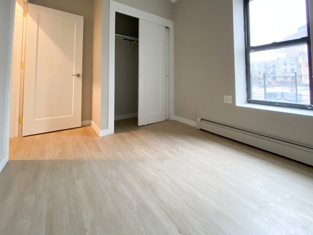 879 Dekalb Ave - Photo 3