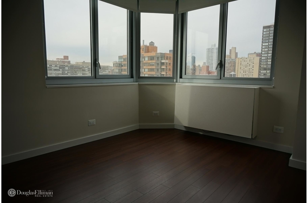 401 East 34th St - Photo 10