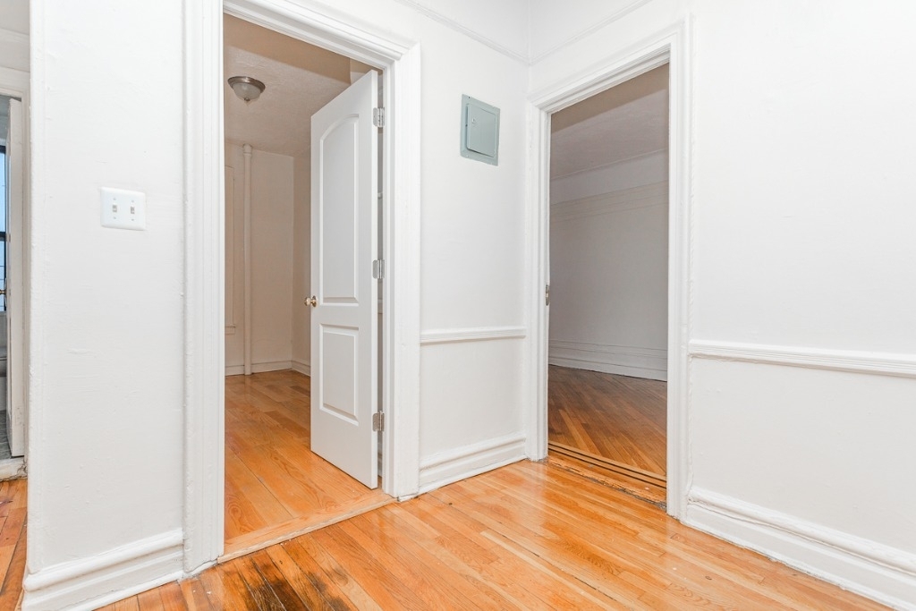 262 East 55th steet - Photo 4