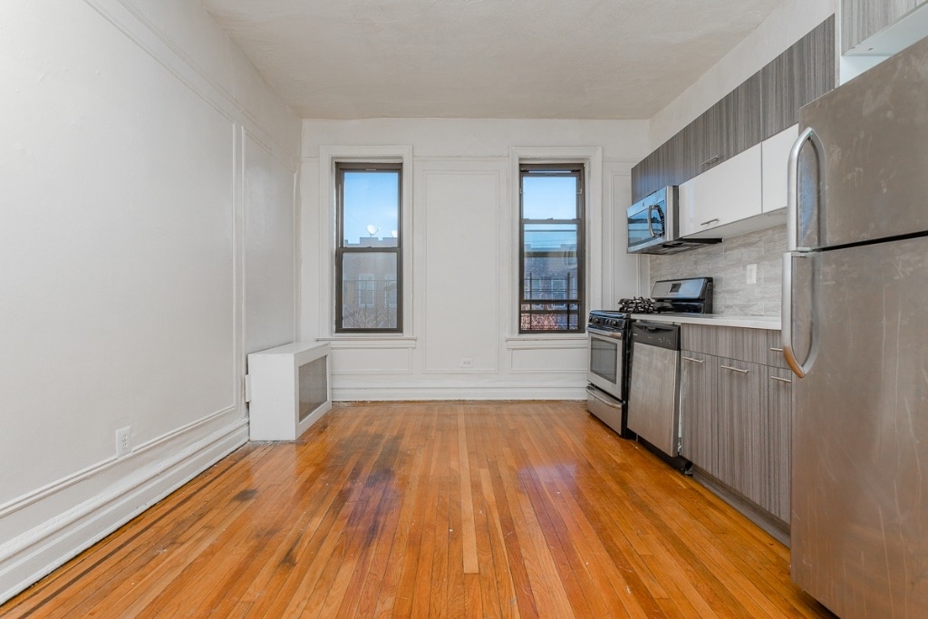 262 East 55th steet - Photo 2