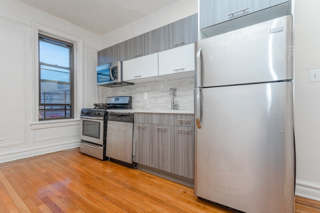 262 East 55th steet - Photo 1