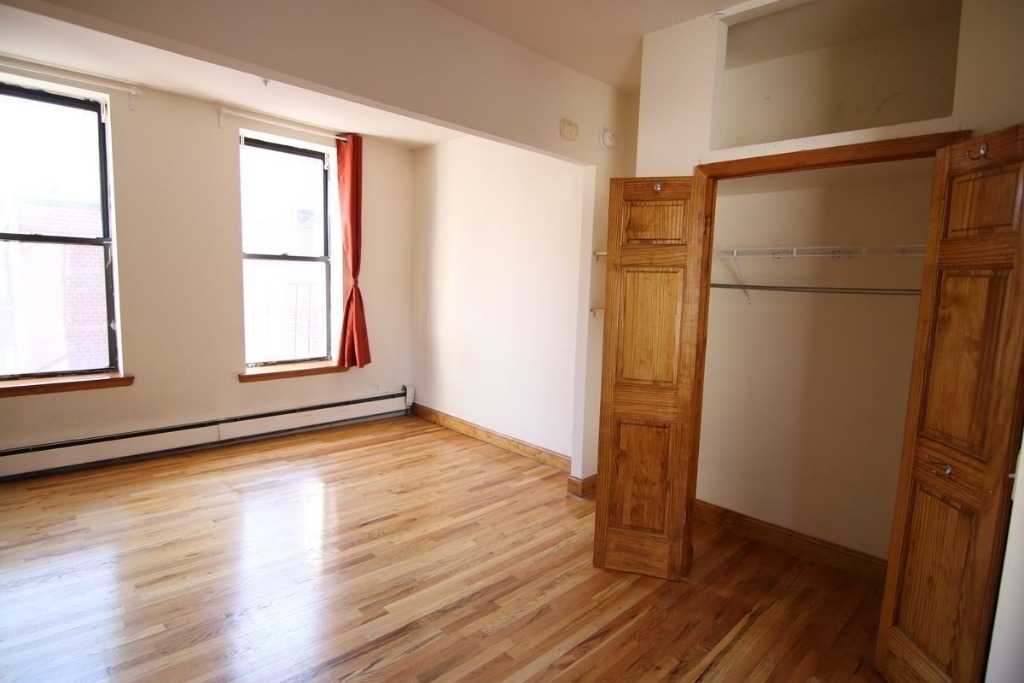 814 10th Avenue - Photo 1