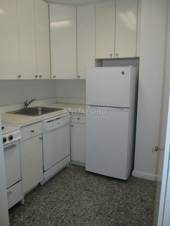 330 East 46th Street - Photo 1