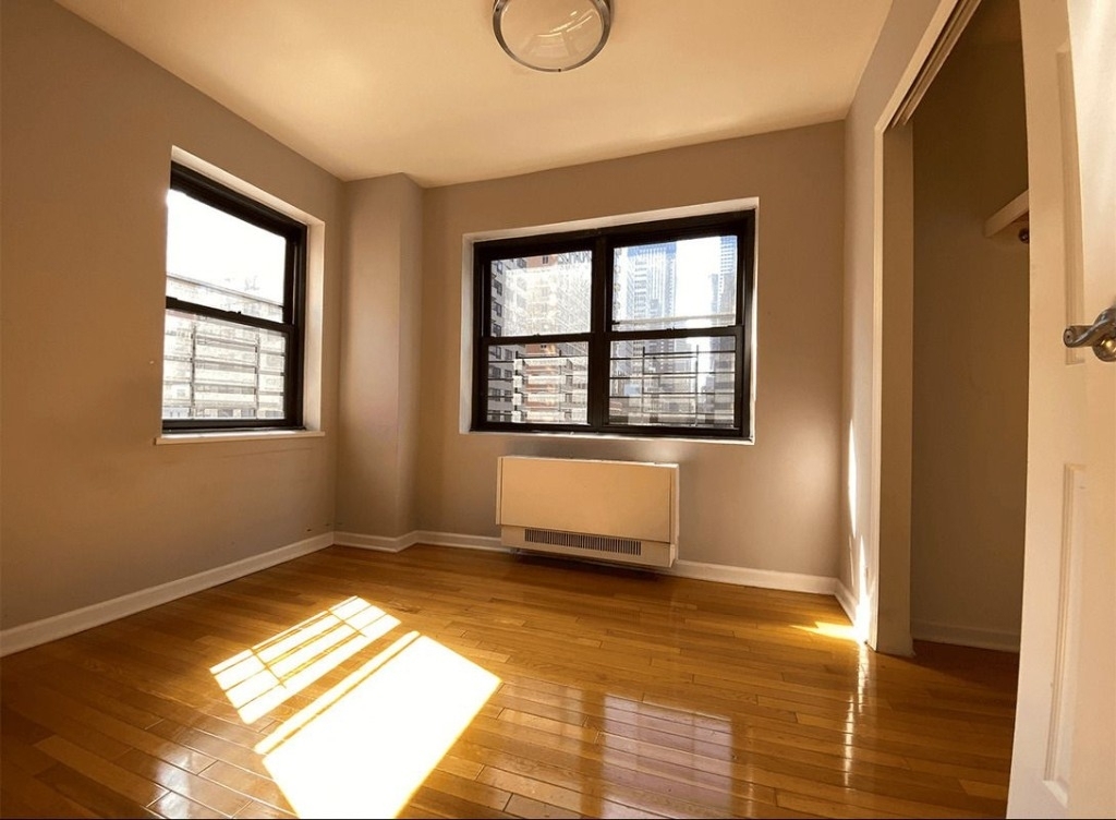 301 East 47th Street  - Photo 7