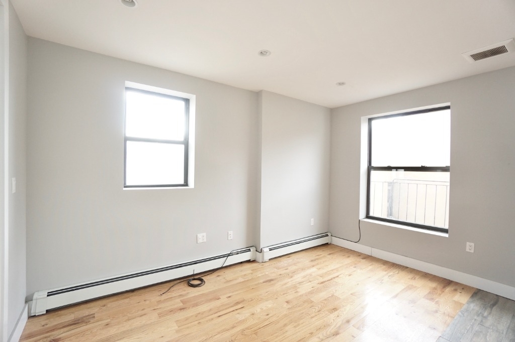 315 Alexander Avenue - Photo 2