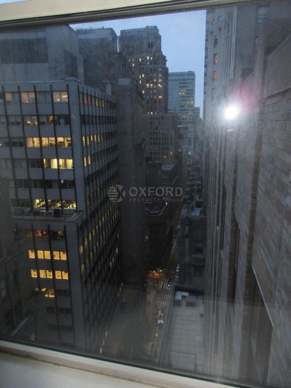 Wall St. - Photo 8