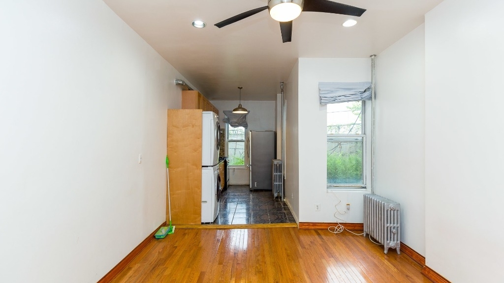 2334 Bedford Ave - Photo 5