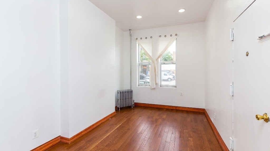 2334 Bedford Ave - Photo 9