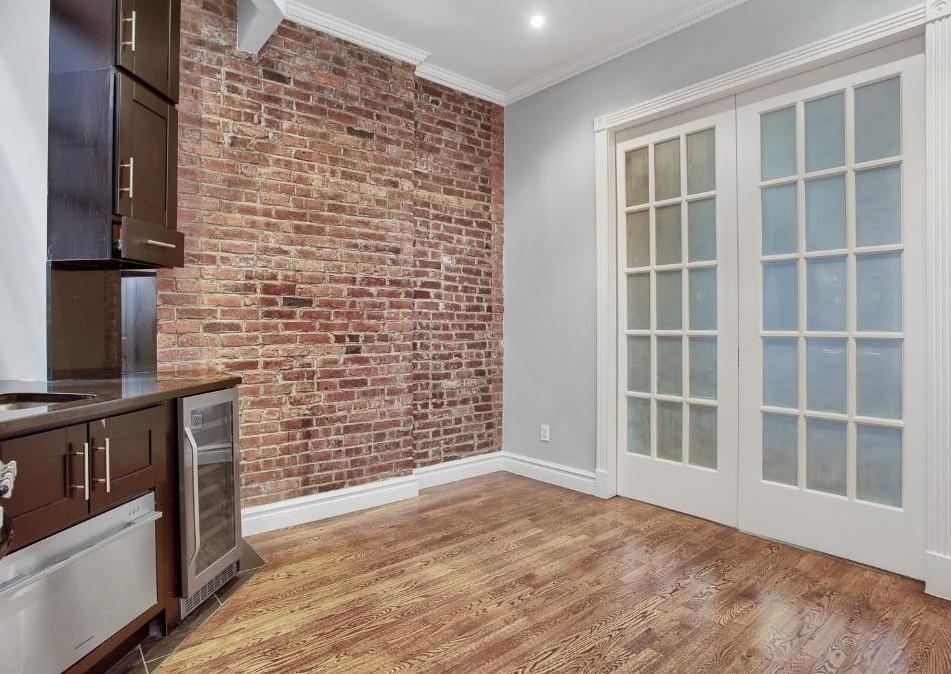 246 Mott St. - Photo 2