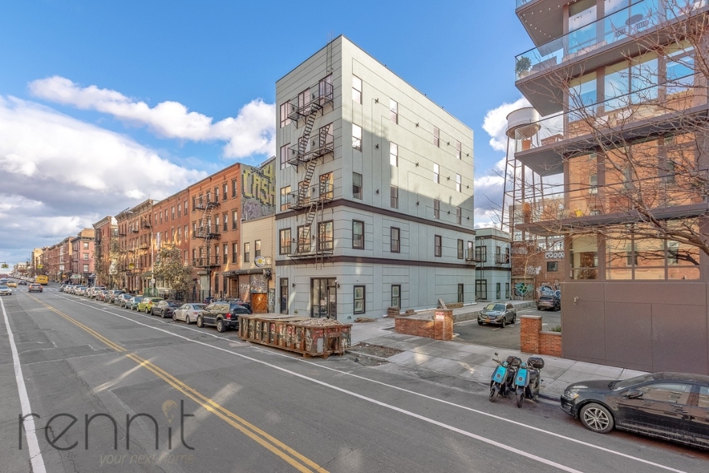 58 Greenpoint Ave - Photo 0