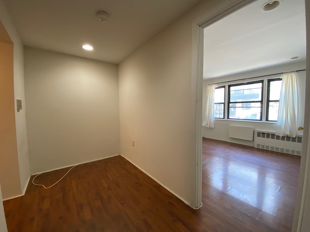 793 Franklin Avenue - Photo 2