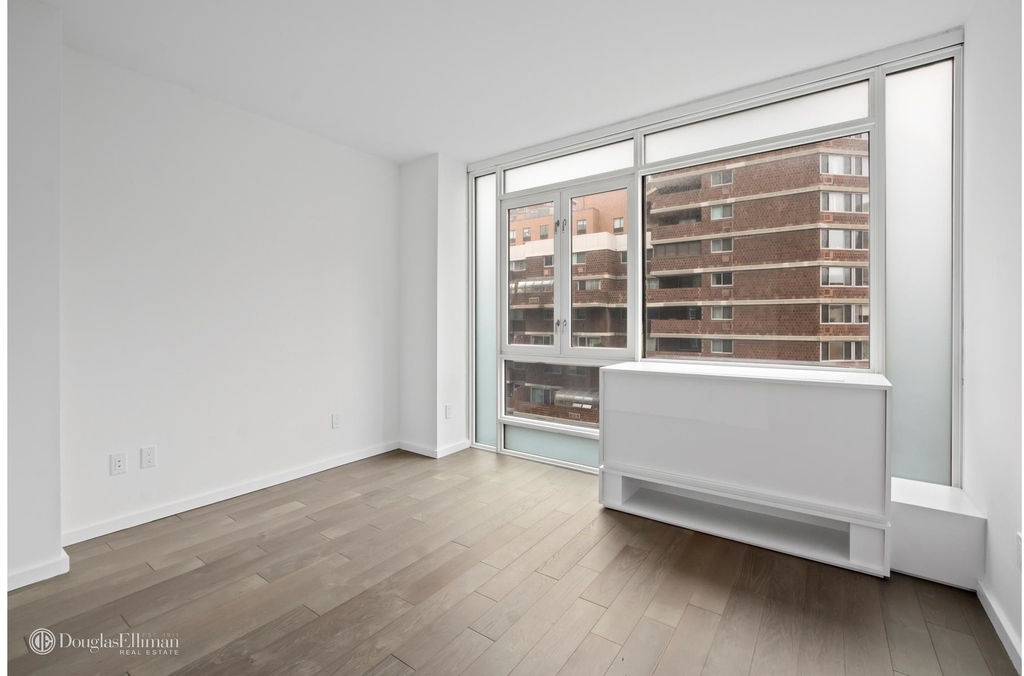 385 First Avenue - Photo 1