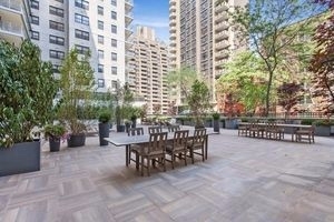 East 86th Street - Photo 2