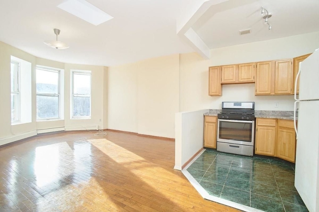 345 Eastern Parkway - Photo 3