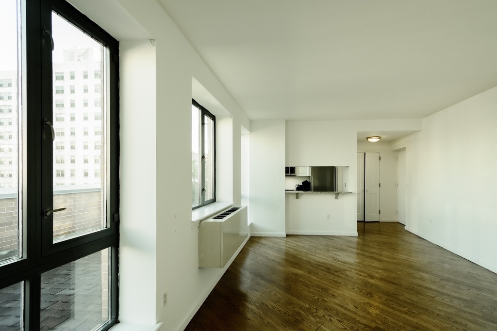 401 West 22nd Street - Photo 3