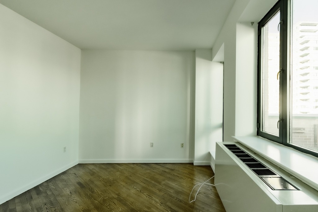 401 West 22nd Street - Photo 6