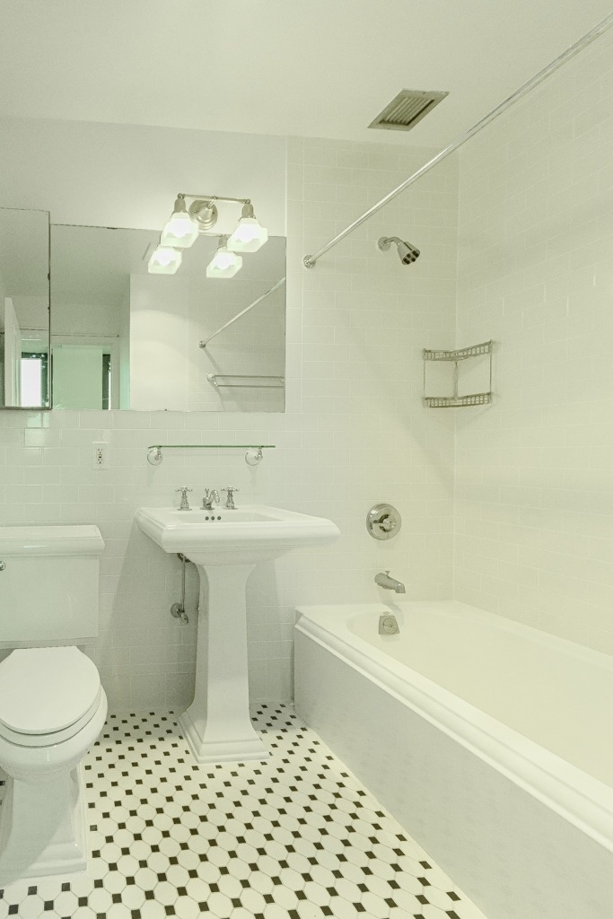 401 West 22nd Street - Photo 8