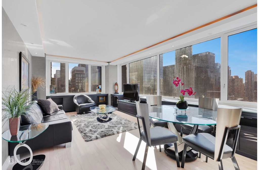 322 West 57th St - Photo 1