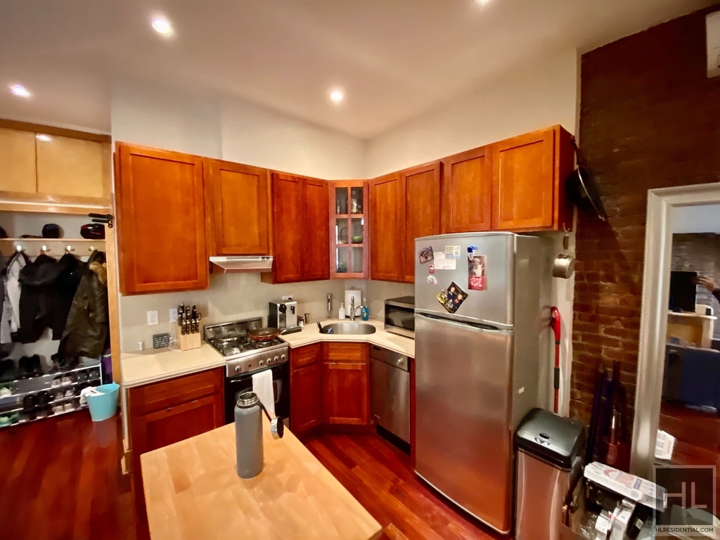 863 Carroll Street - Photo 6