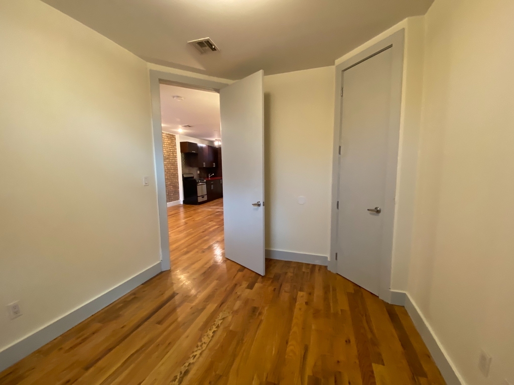 461 Park Place - Photo 4