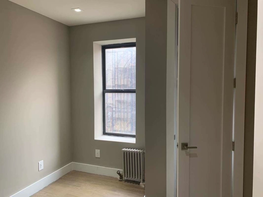 117 STREET LEXINGTON AVE  - Photo 4