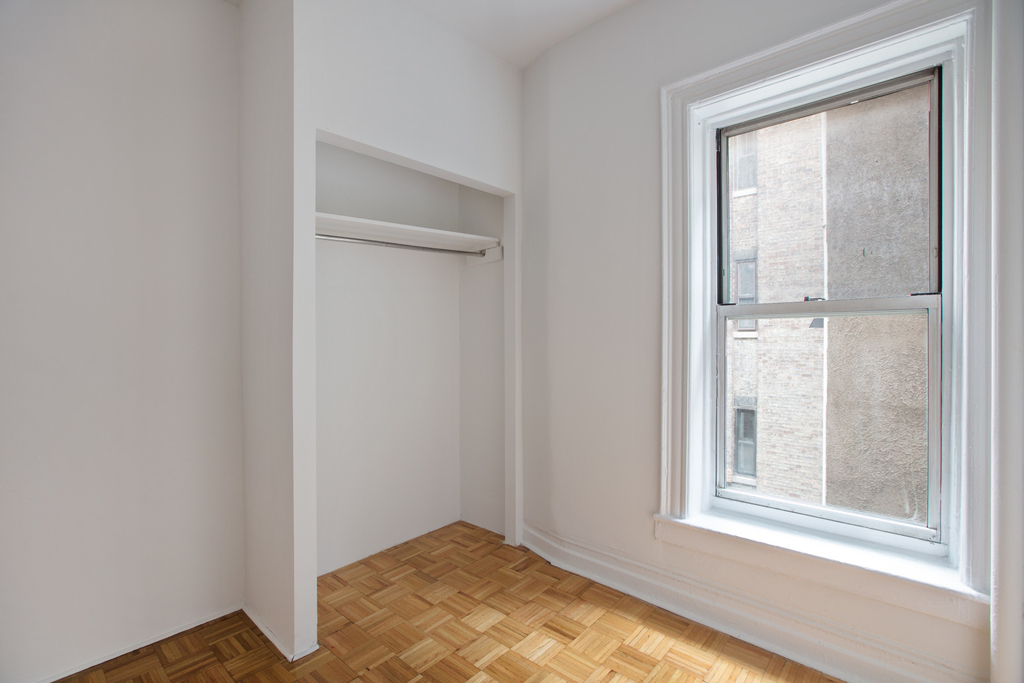 241 West 13th Street - Photo 7