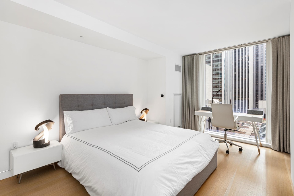 135 West 52nd St - Photo 9