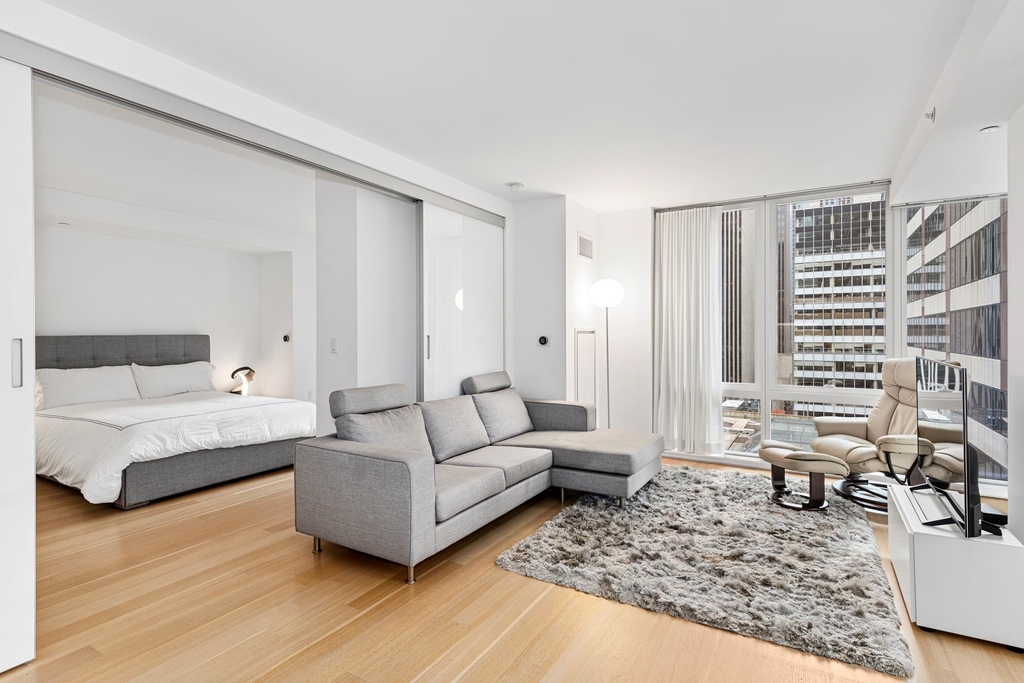 135 West 52nd St - Photo 8