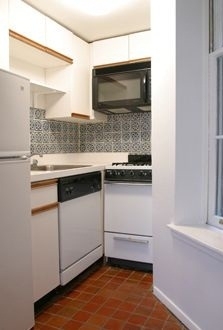 East 92nd Street - Photo 1