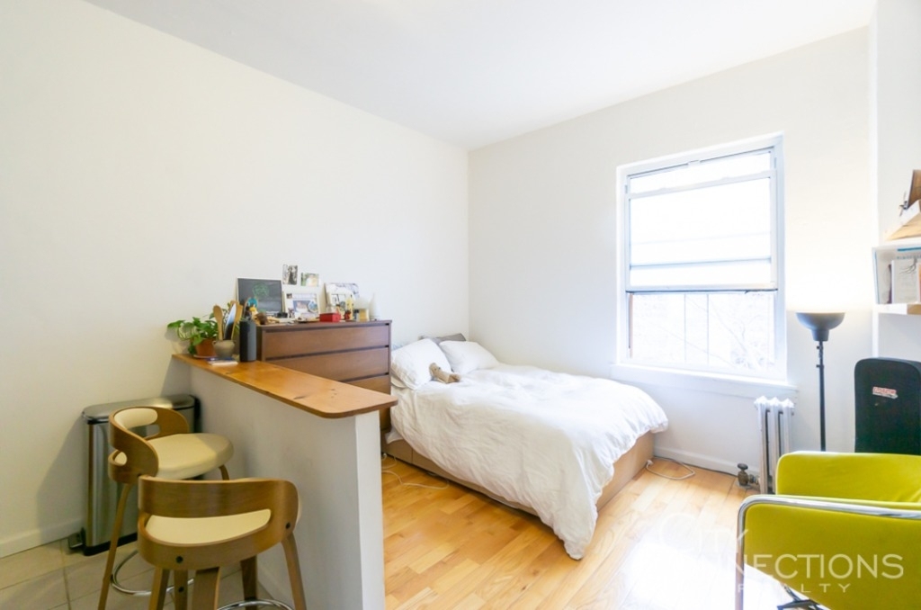 320 West 20th Street - Photo 0