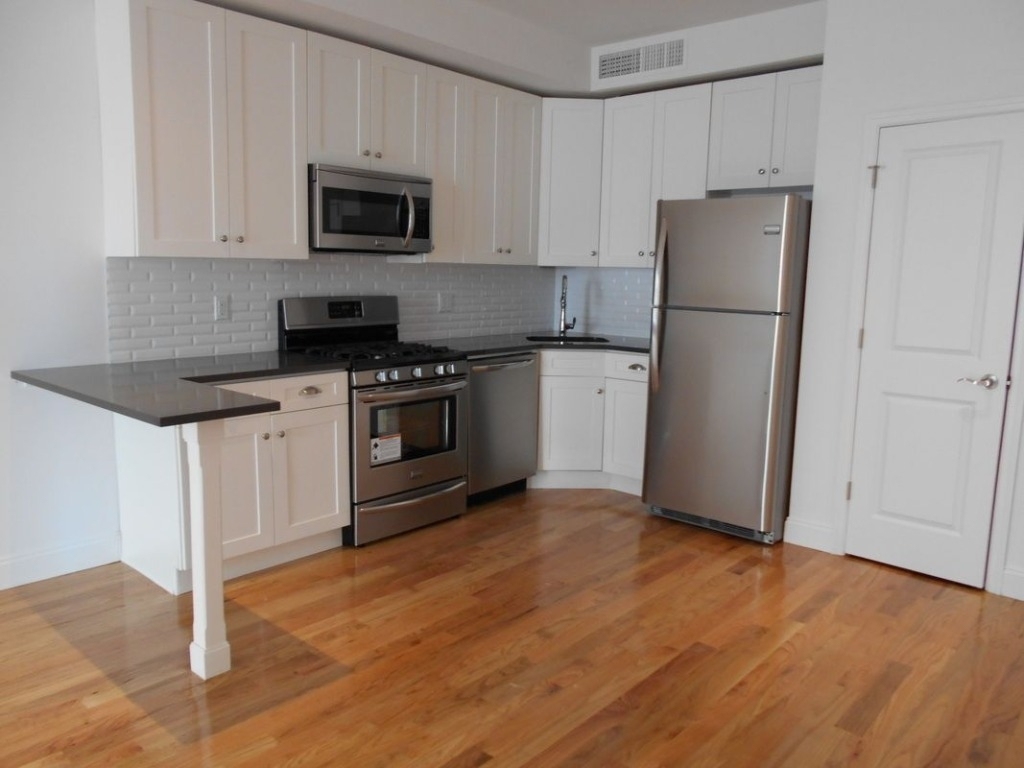 38-01 31st Avenue, Astoria - Photo 5