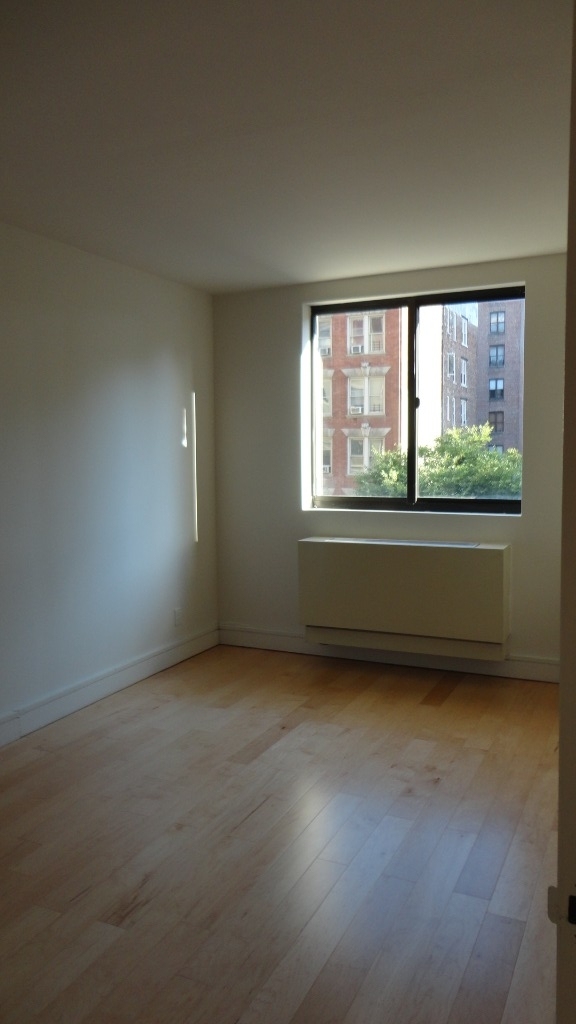 West 94 St  - Photo 2