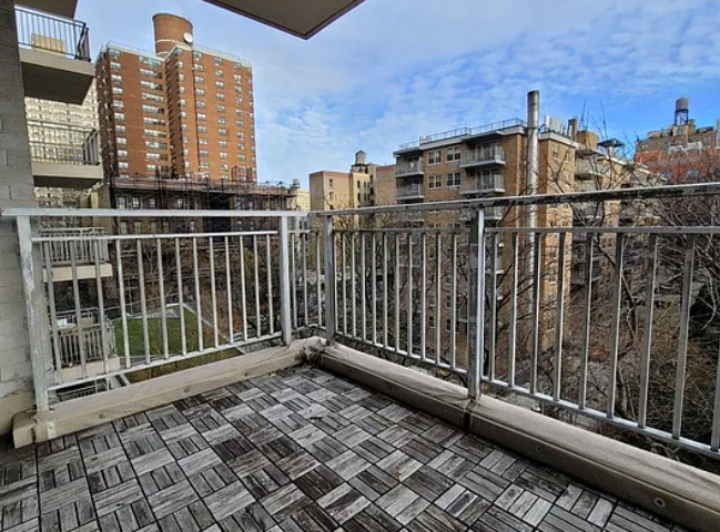 West 92 St  - Photo 4
