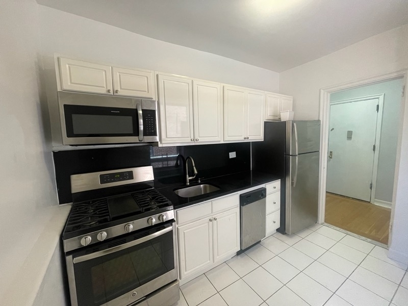 220 Cabrini Boulevard - Photo 2