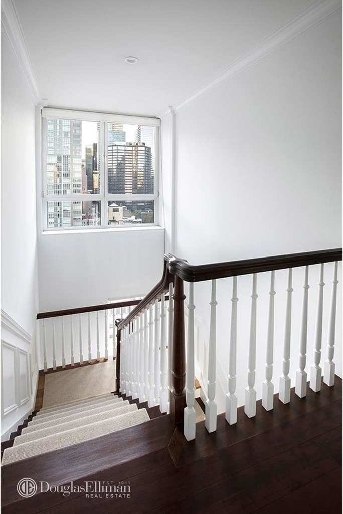 351 East 51st St - Photo 8