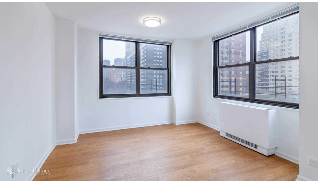 240 East 27th St - Photo 4